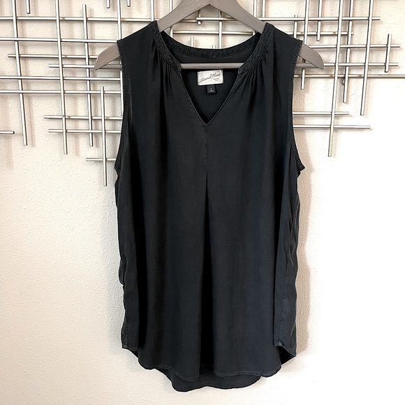 Universal Thread Tops - Universal Thread | V-Neck Sleeveless Blouse Tank